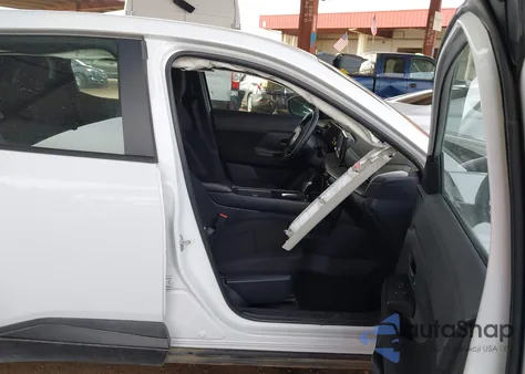 2025 Nissan Kicks S Intelligent Awd z USA, uszkodzony, nr VIN 3N8AP6BBXSL390228